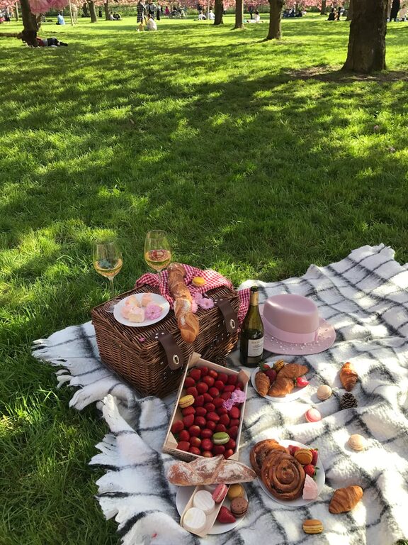 How to Plan a Simple Picnic at a Local Park