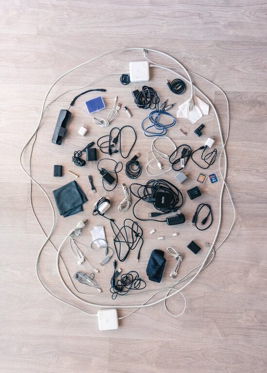 How to Organize Cables and Chargers Neatly: Easy Tips and Tricks